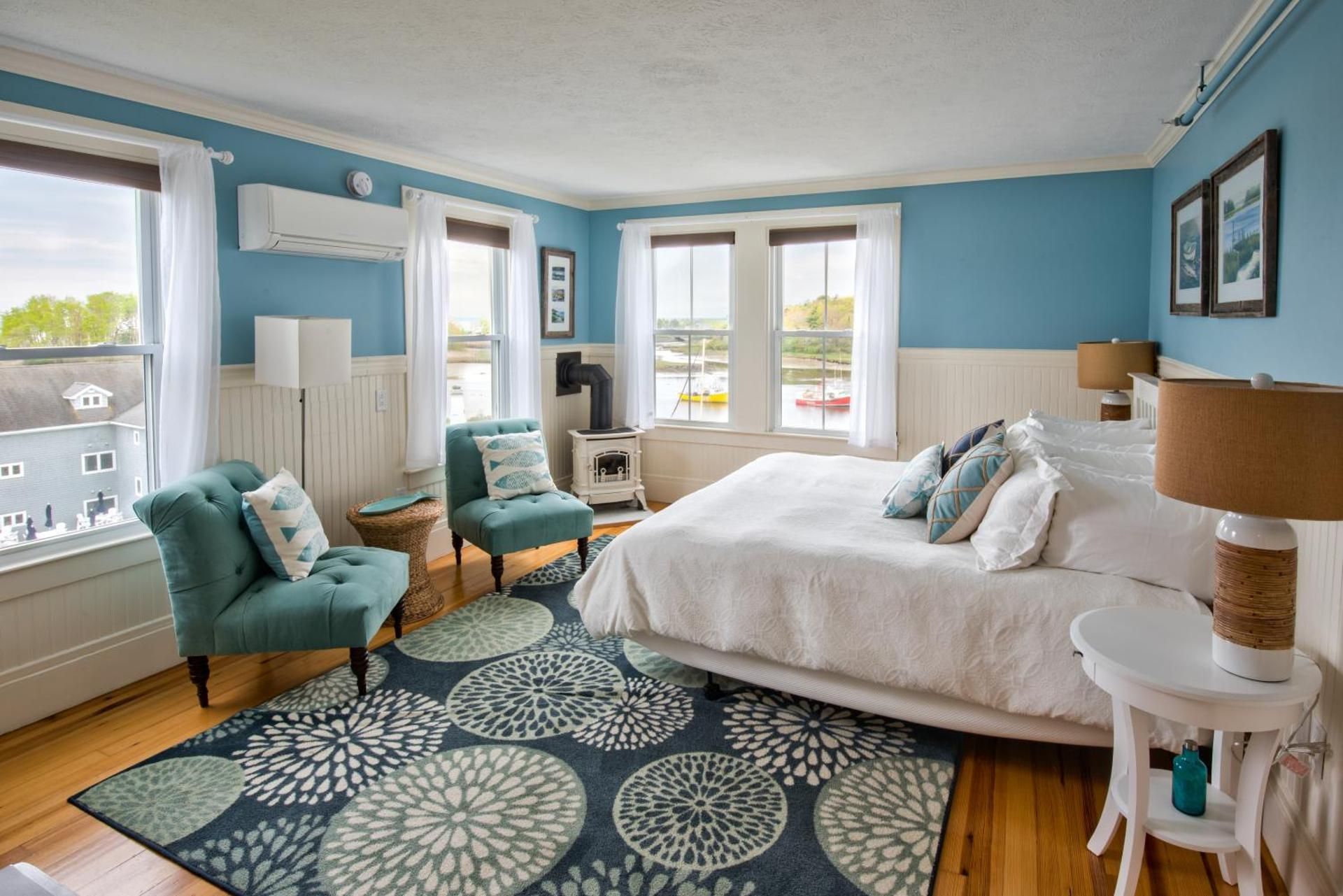 Carriage House king water view