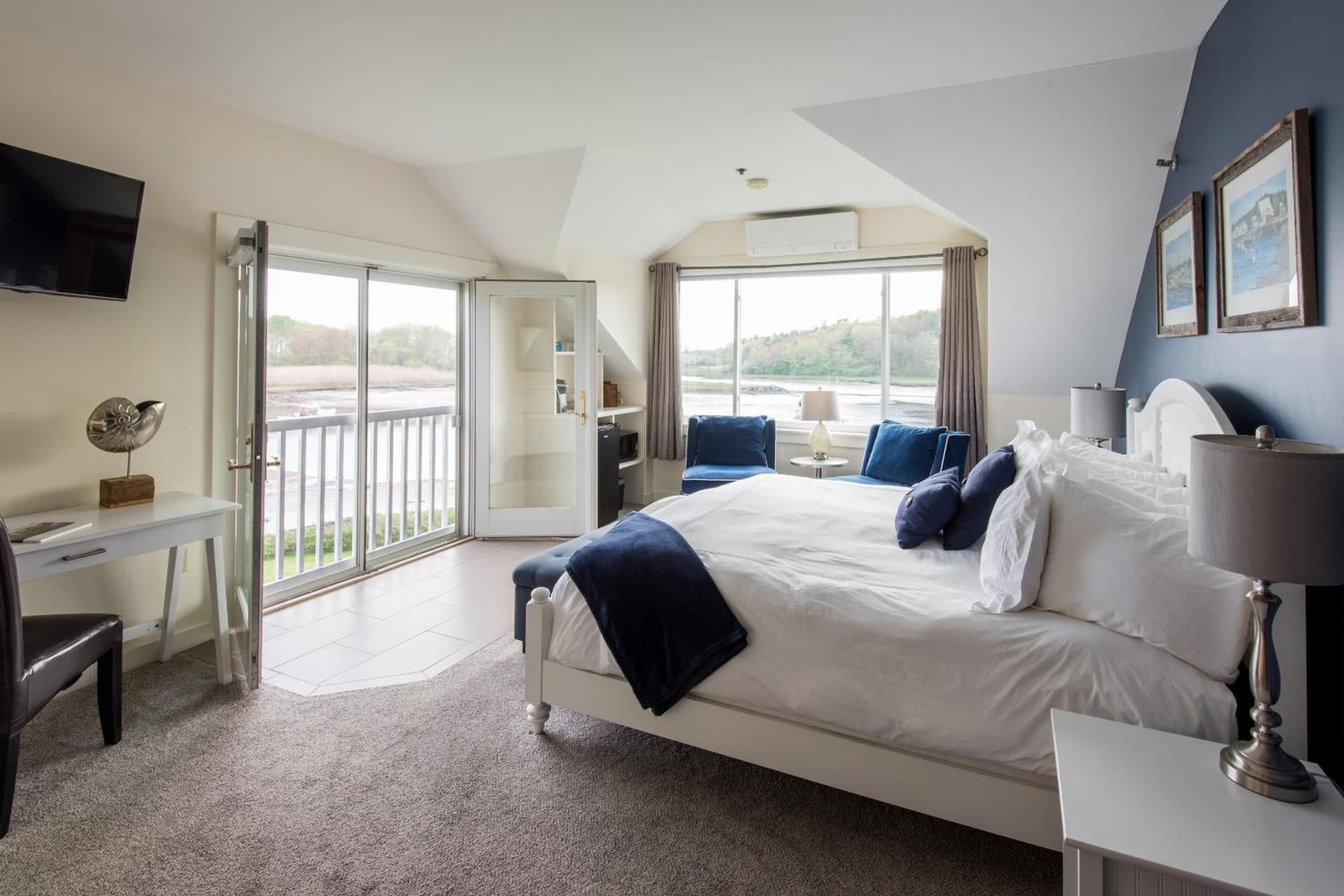 Portside King Premium Water View