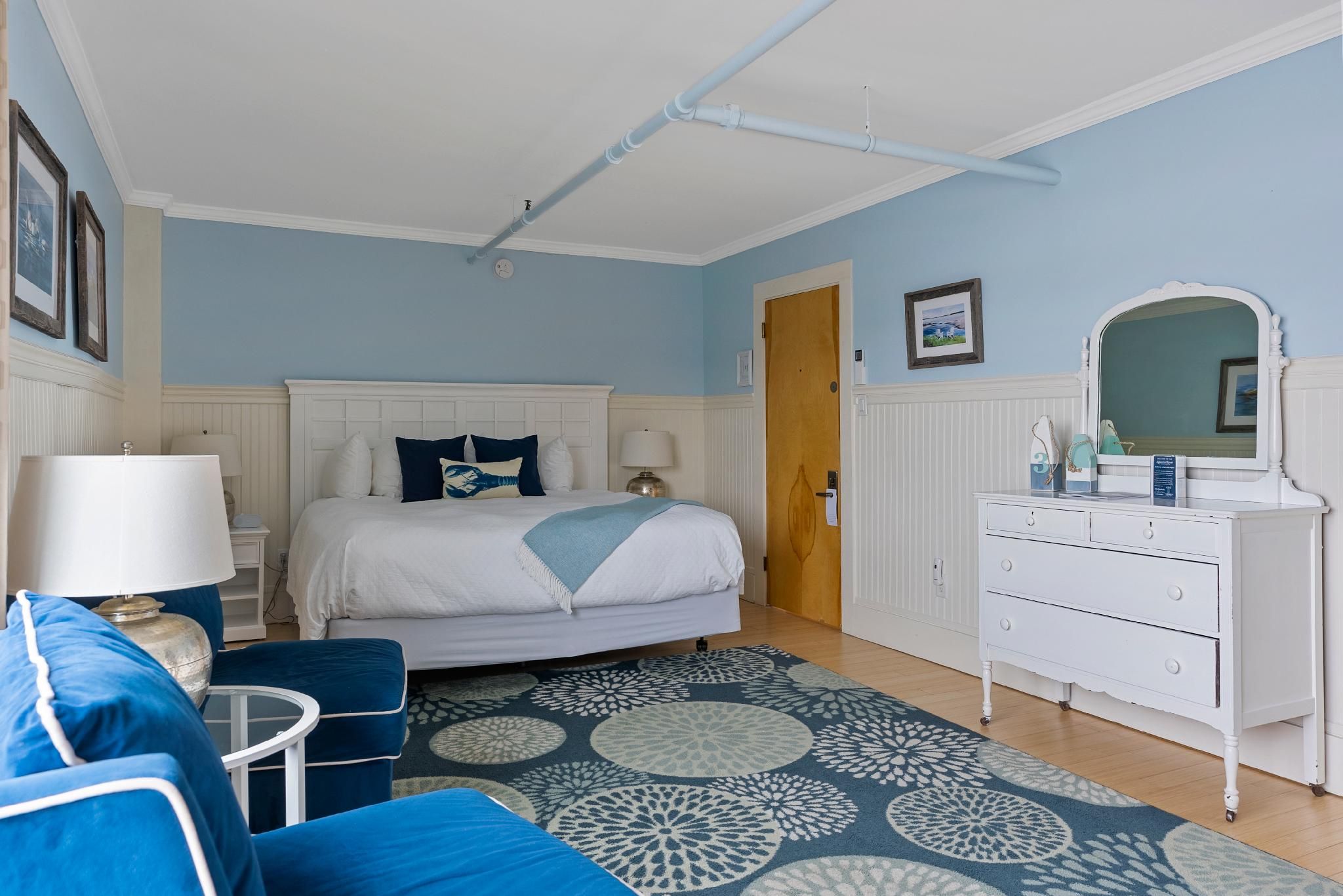 Carriage House King 2 Room Family Unit