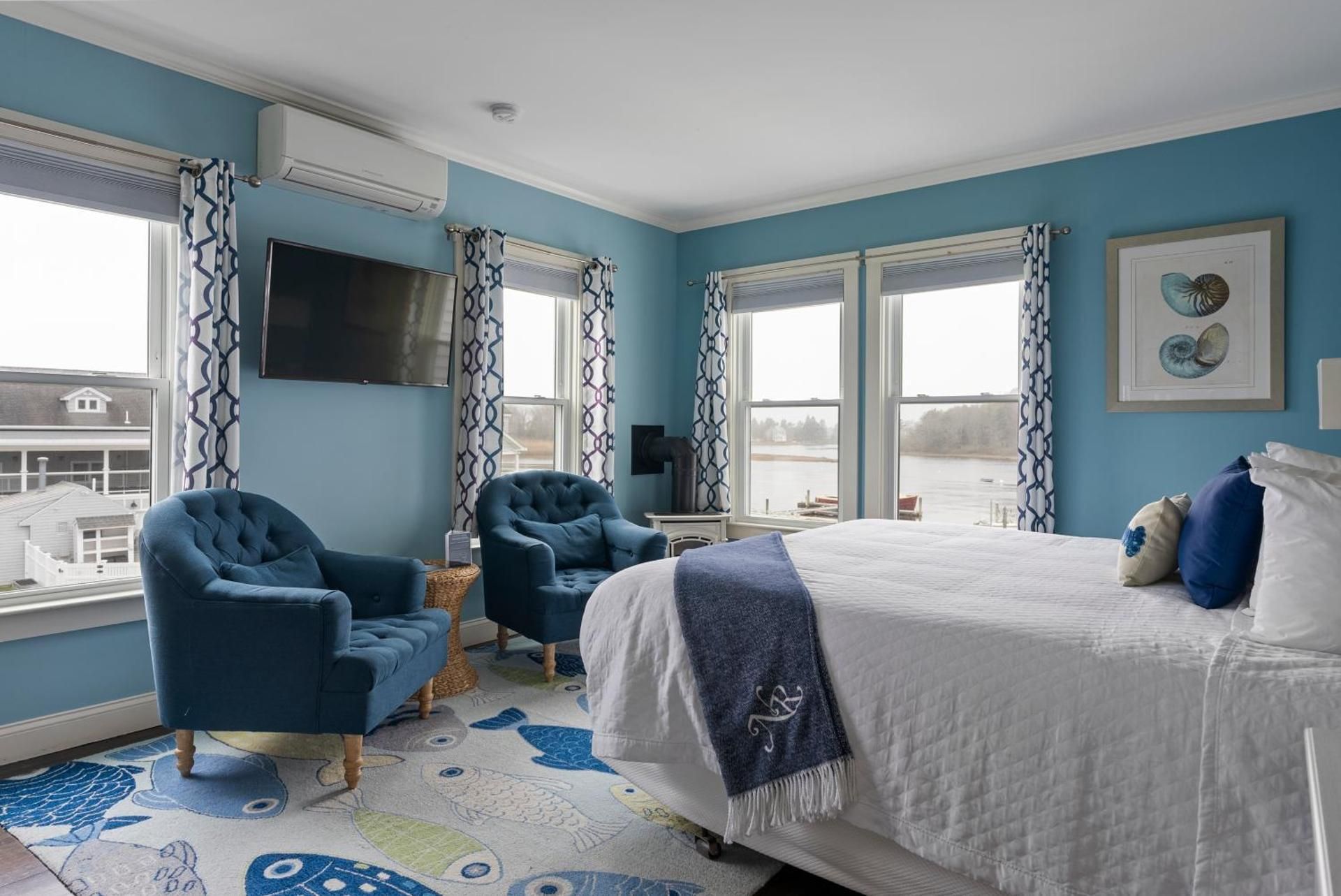 Carriage House king water view