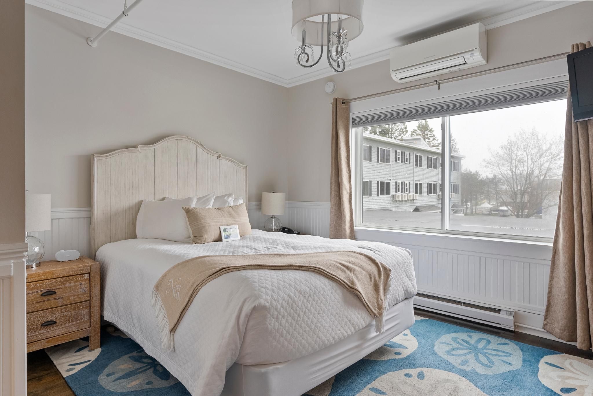 Carriage House Queen Family Unit with Sofa Bed