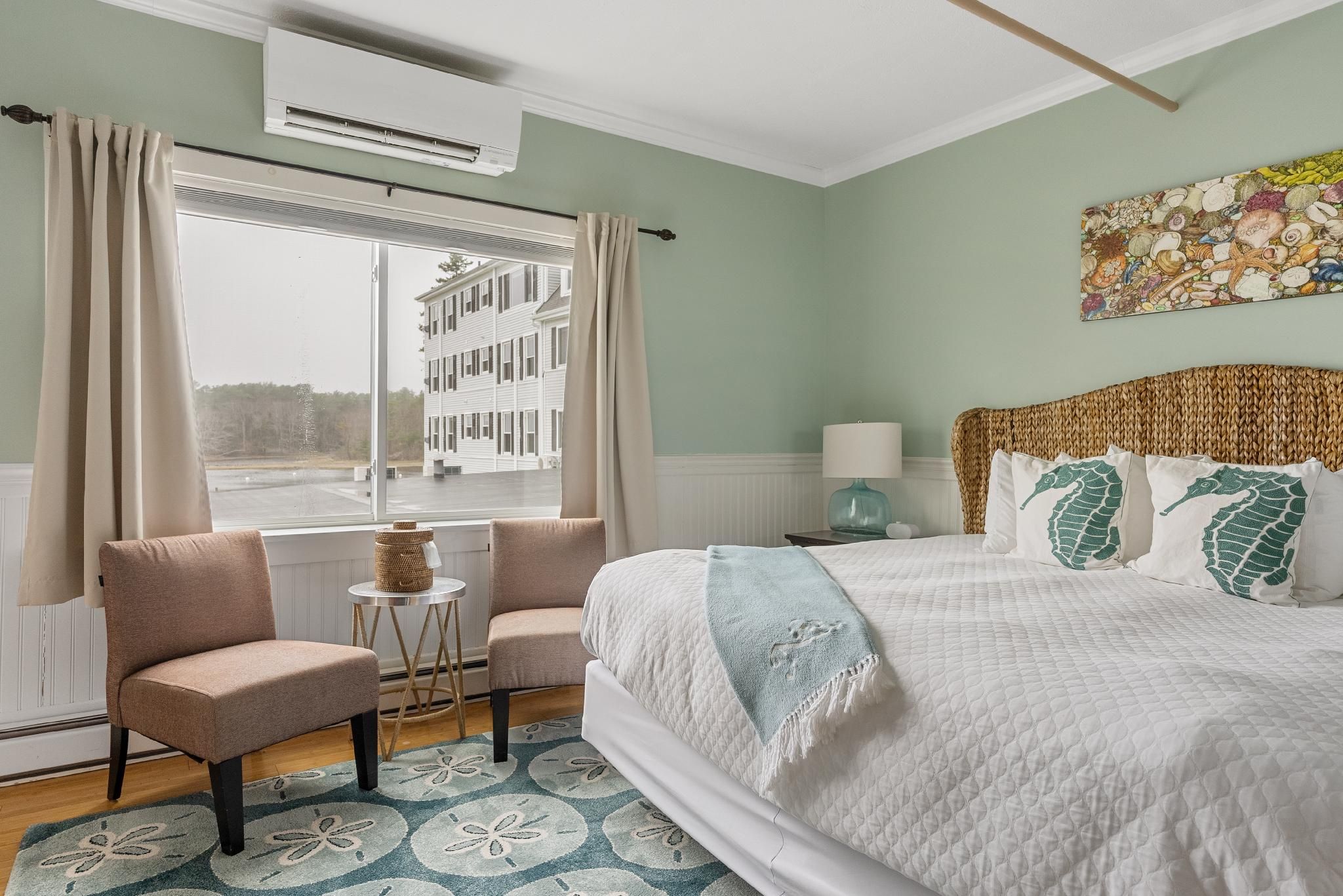 Carriage House Two Room Unit with King Bed and Two Twins