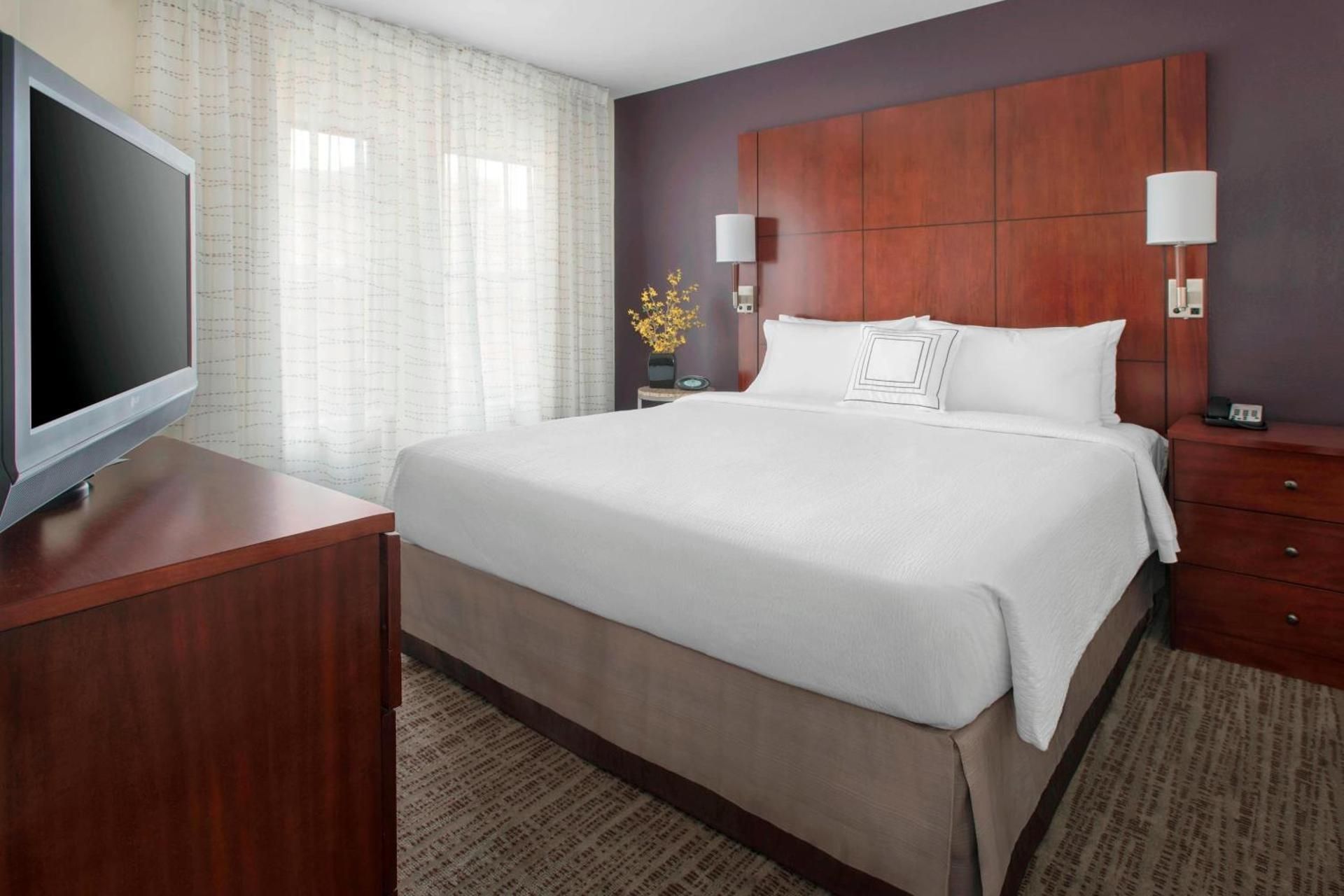 1 Bedroom Suite, 1 King, Sofa bed