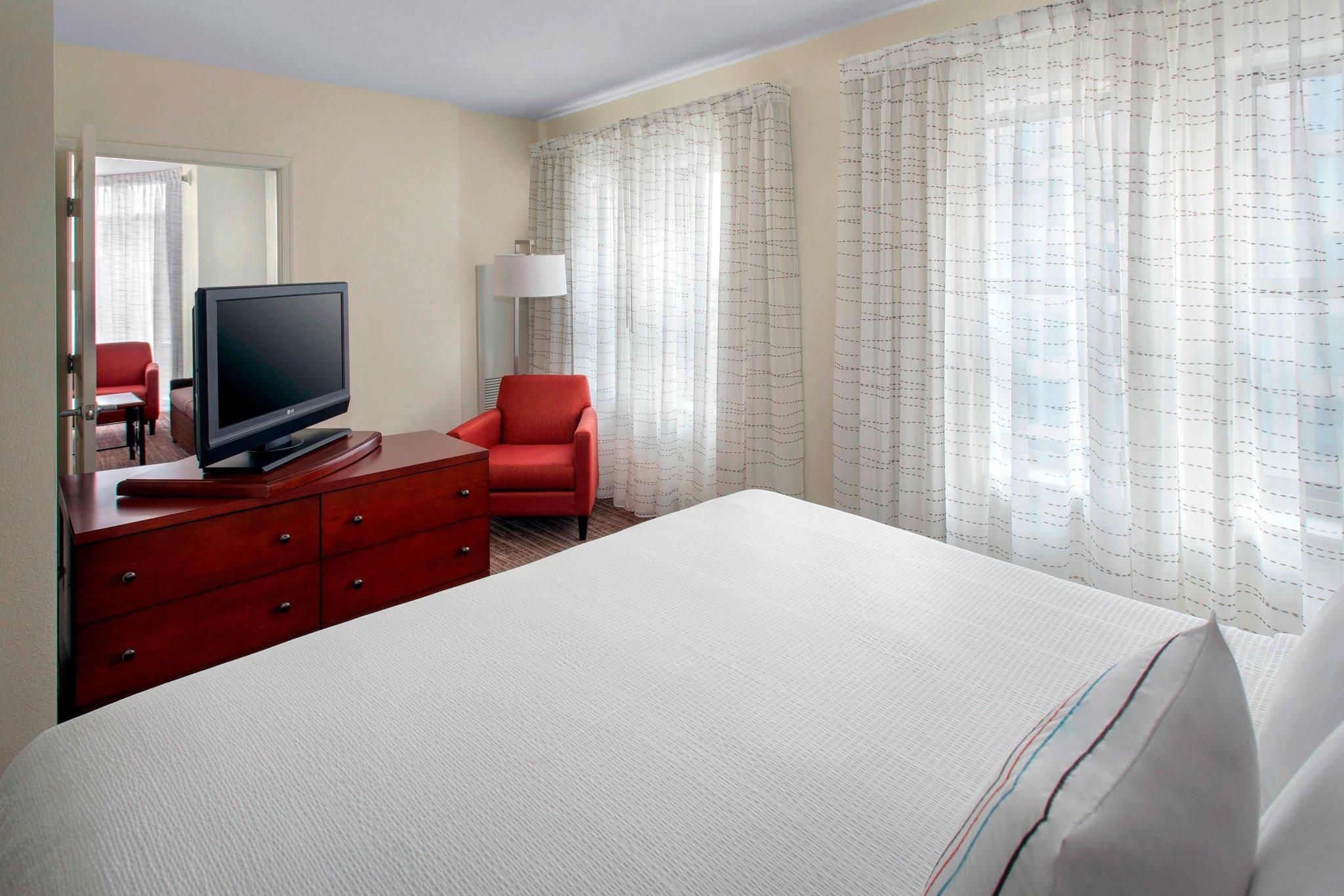2 Bedroom Suite, Bedroom 1: 1 King, Bedroom 2: 1 King, Sofa Bed