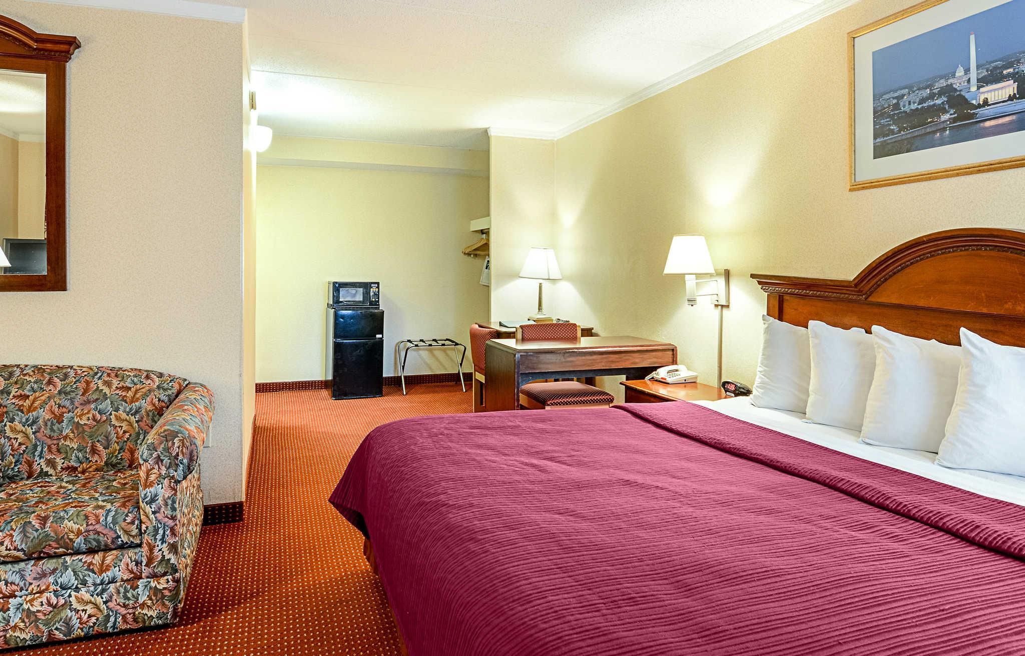 Quality Inn Mount Vernon Guestroom 2