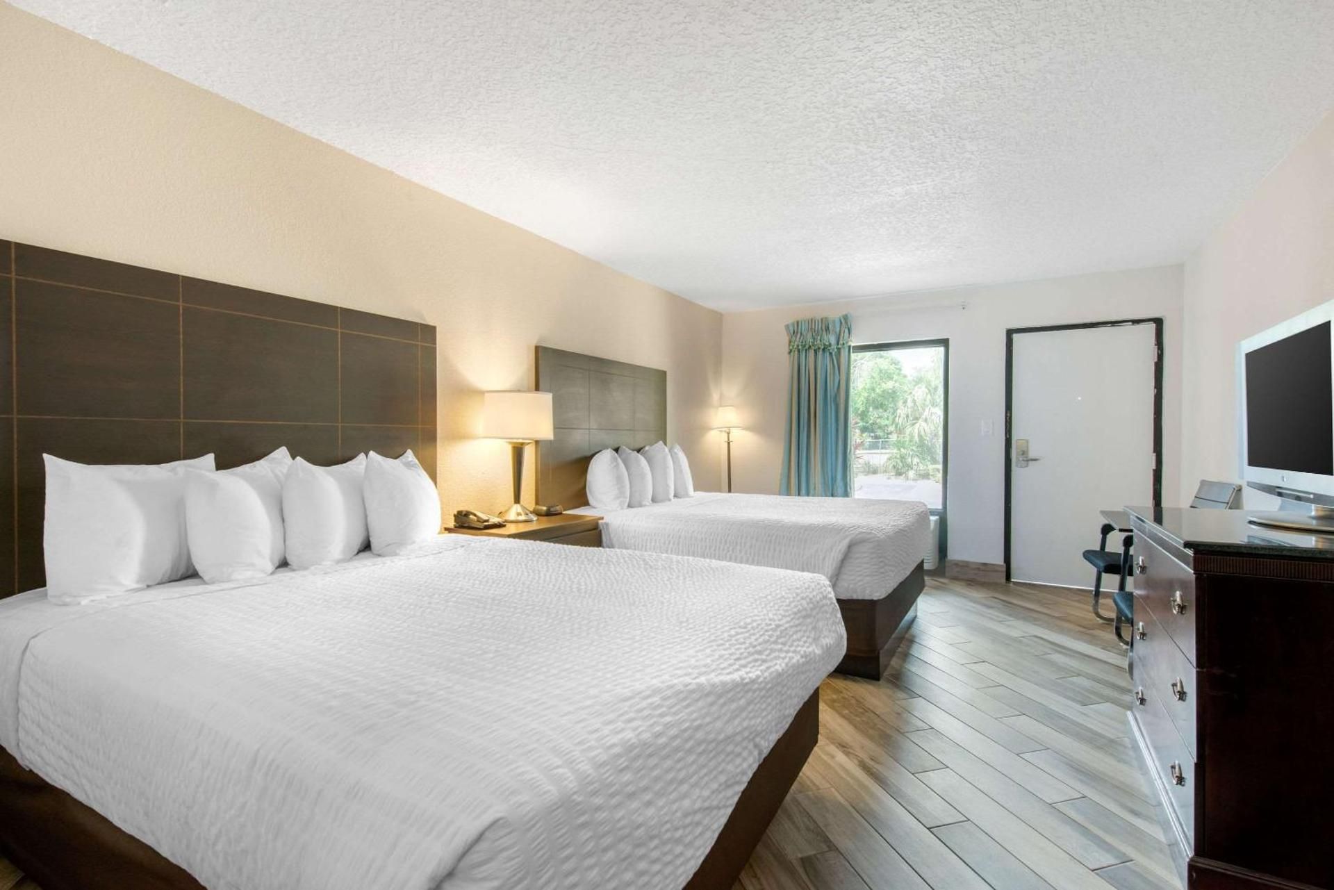 2 Queen Beds, Nonsmoking, Accessible