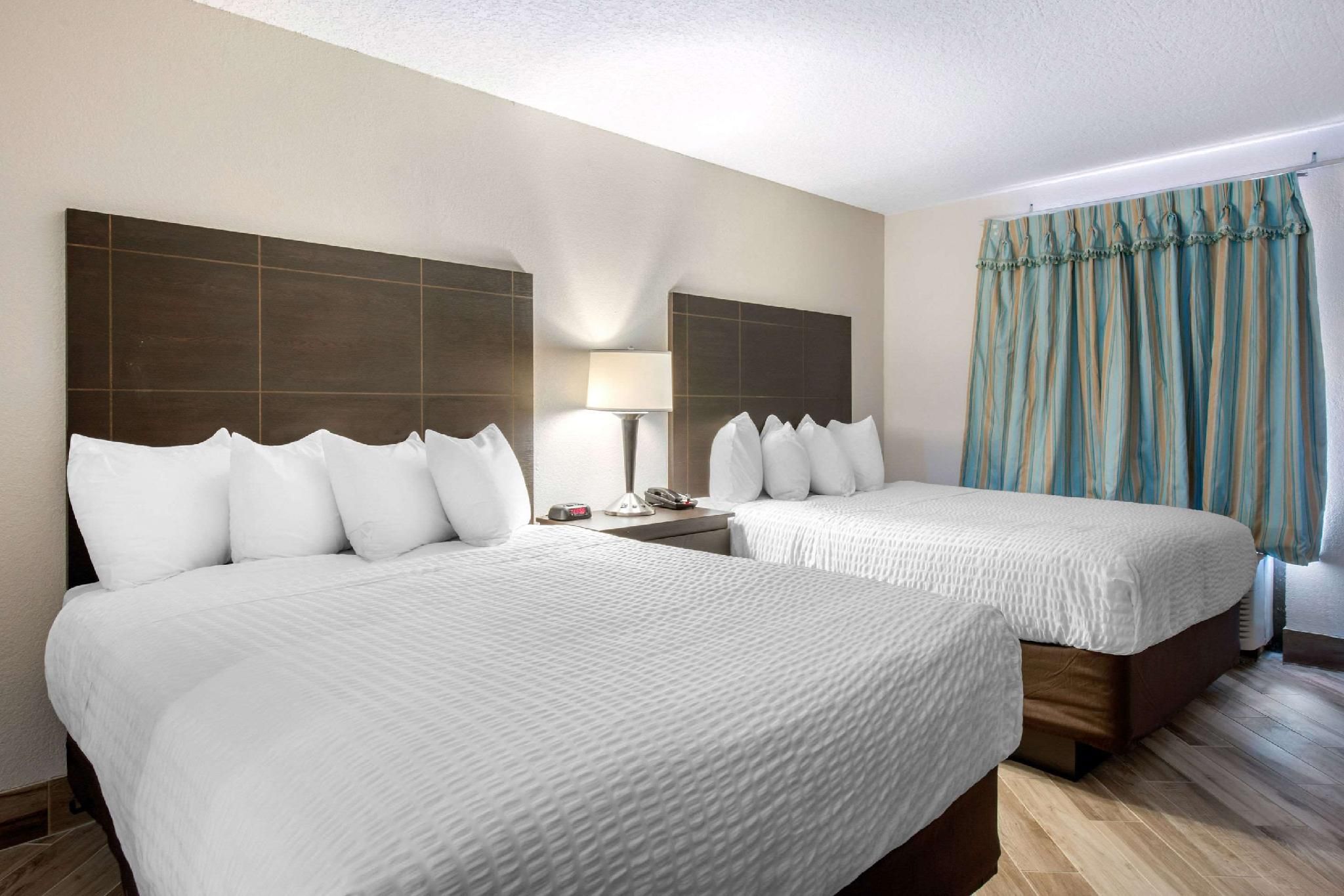 2 Queen Beds, Nonsmoking, Accessible