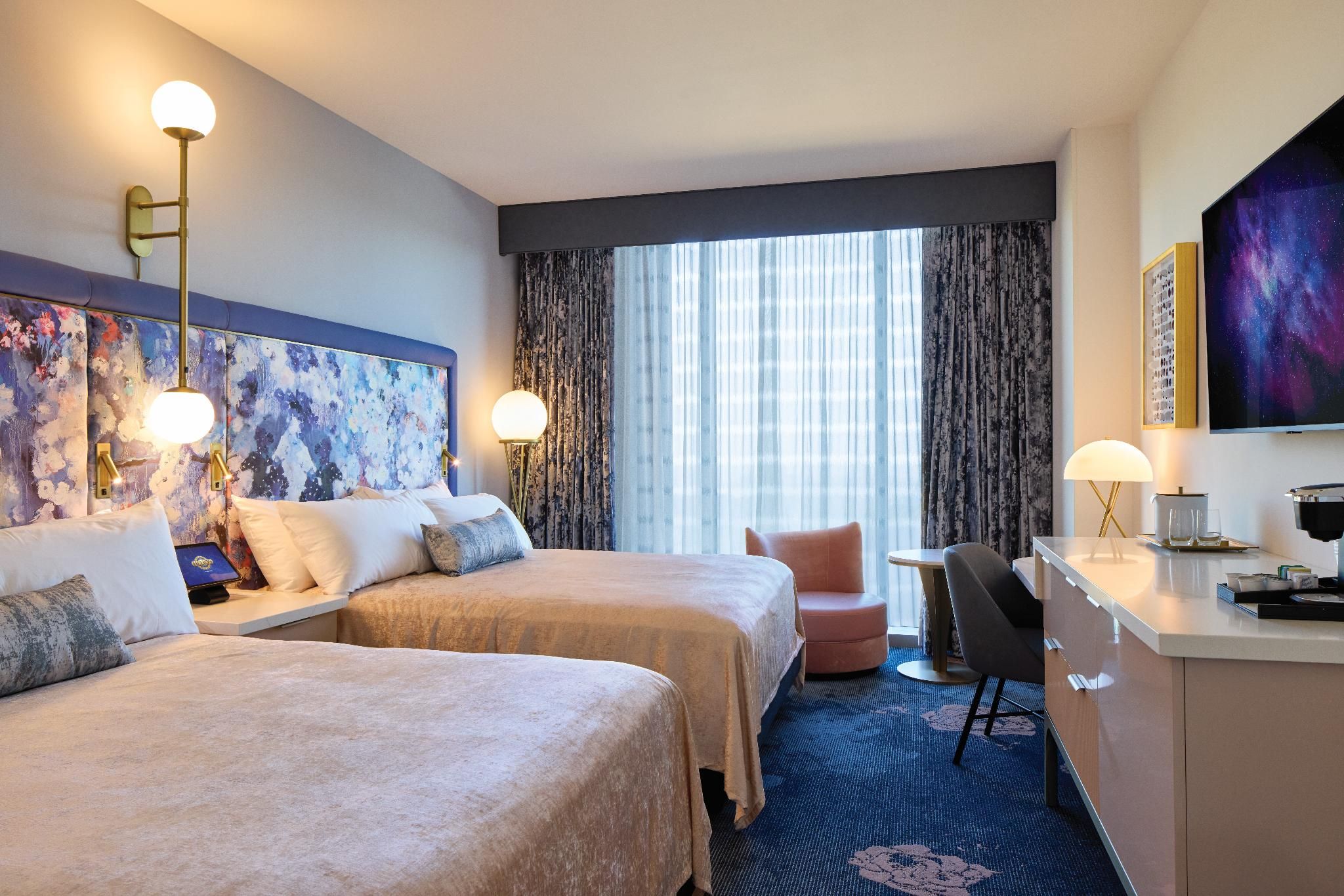 Club Level 2 Queen Beds (Dedicated Entrance to Epic Universe**)