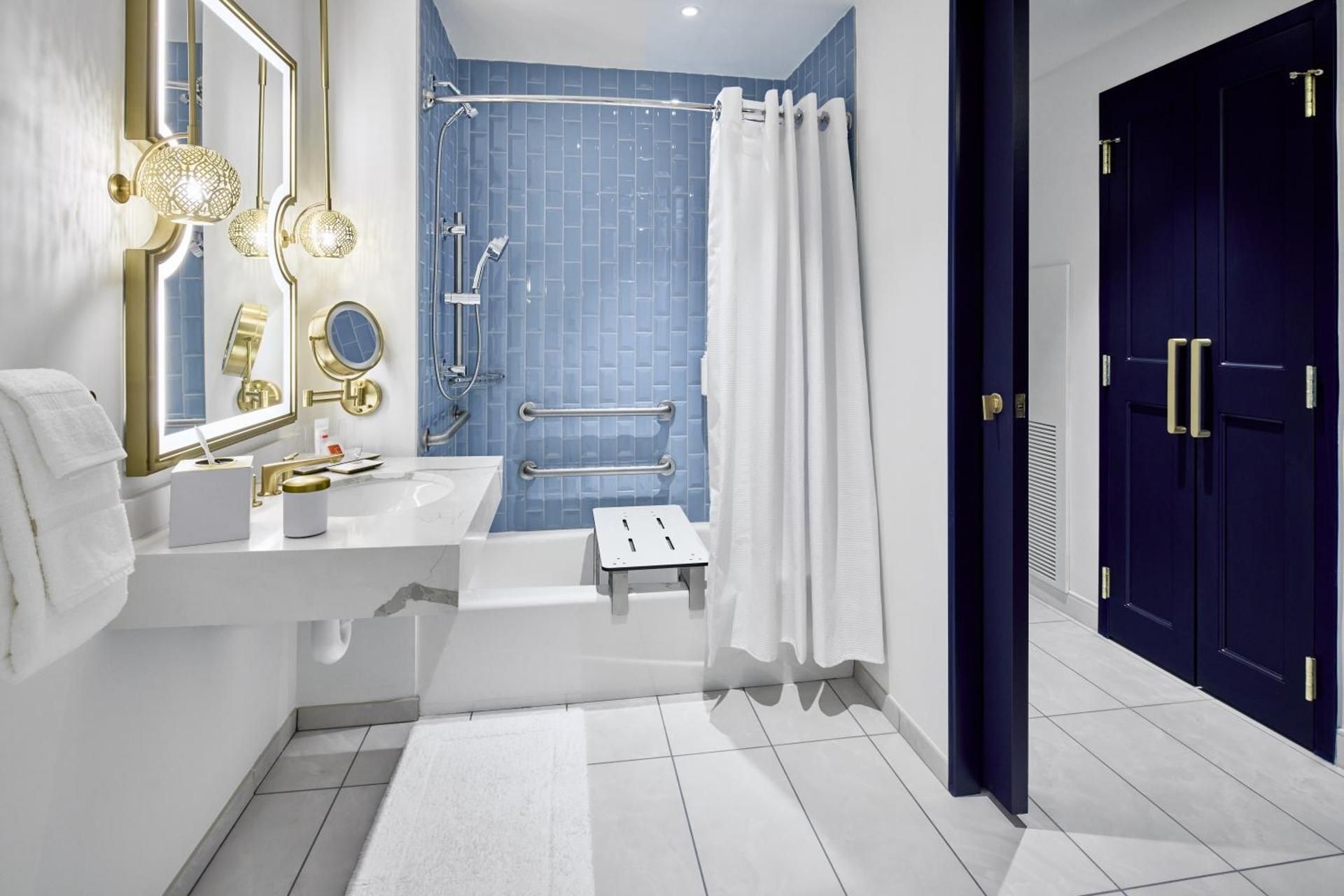 Deluxe Mobility Accessible 2 Queen Beds w/ ADA Tub (Dedicated Entrance to Epic Universe**)