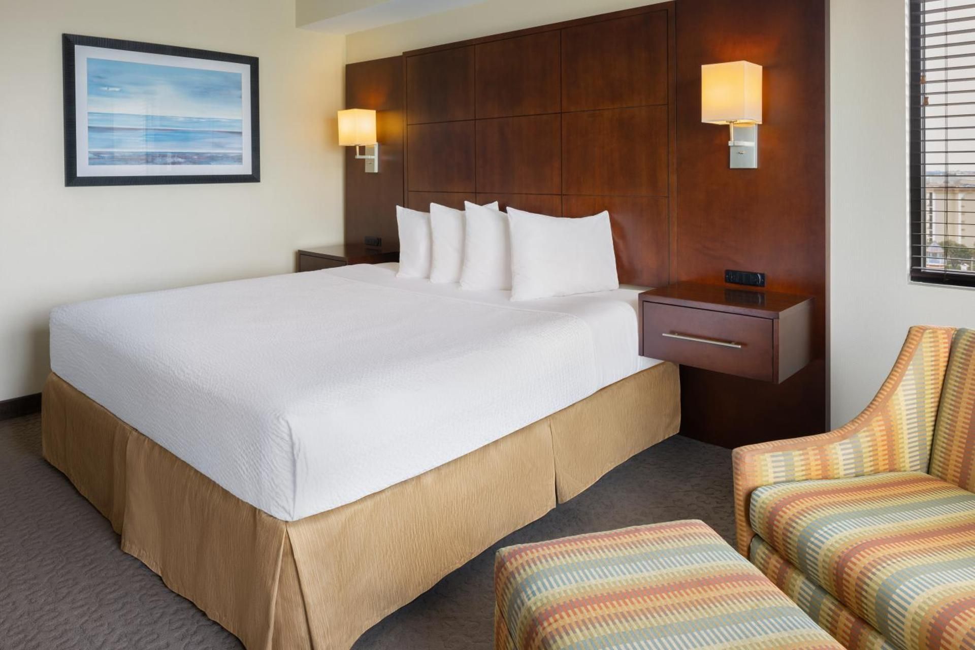 Luxury One-Bedroom King Suite with City View (No Resort Fee)