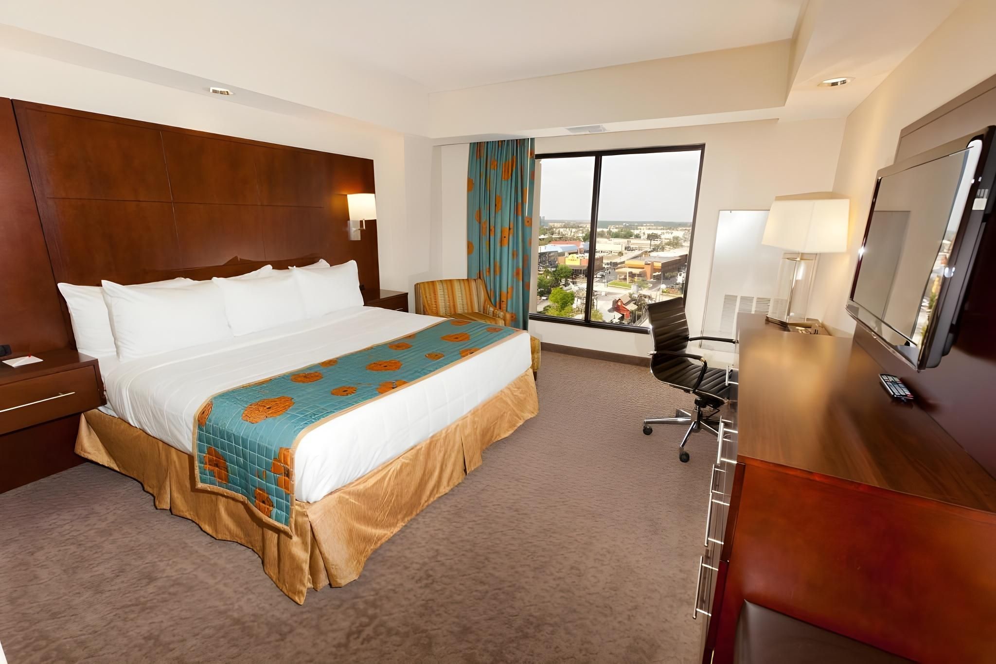 Club level, 1 Bedroom Suite