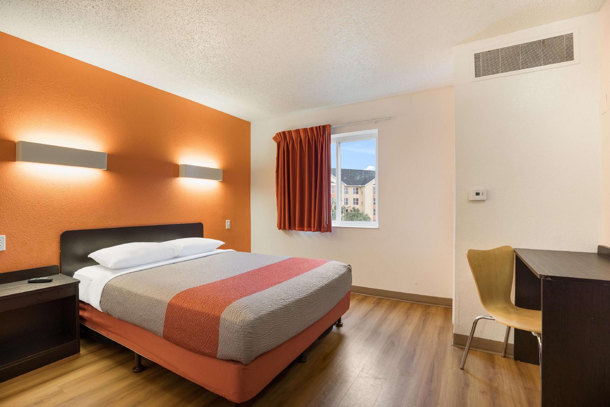 1 Full Bed | Premium, Micfridge
