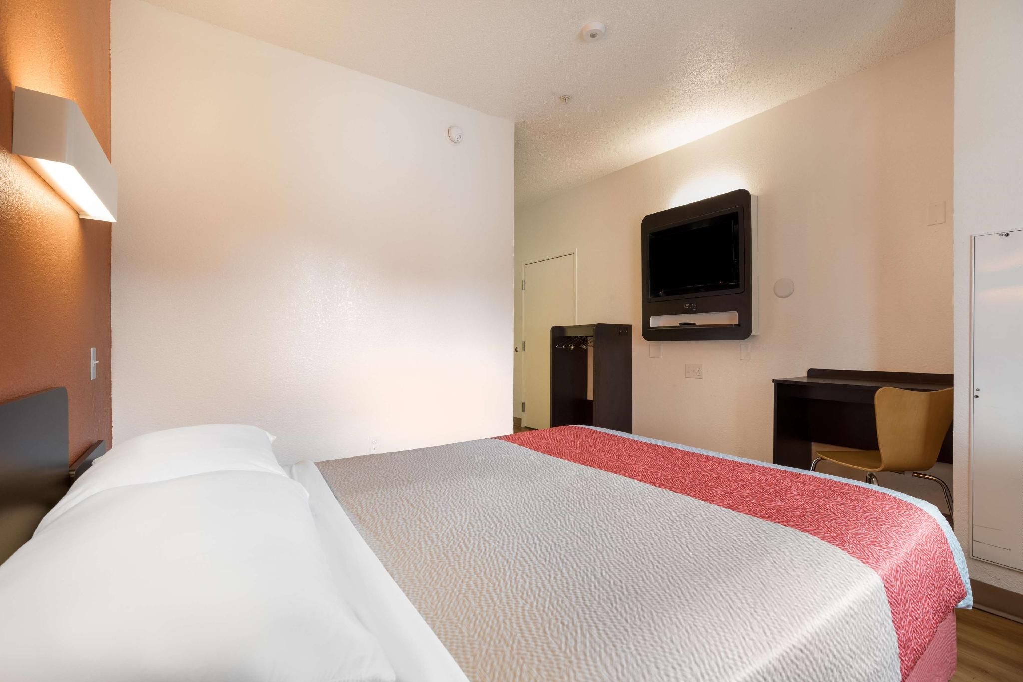 1 Full Bed | ADA/RI Shower