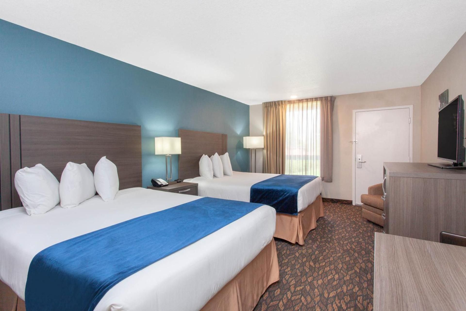 Queen Room with Two Queen Beds with Pool View