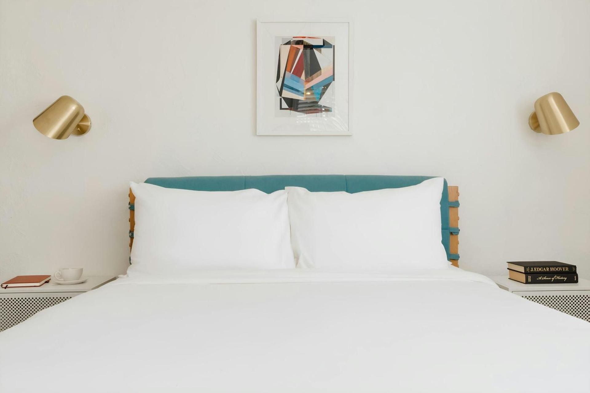 Queen Suite with Sofa Bed - Mobility and Hearing Accessible with Roll-in Shower