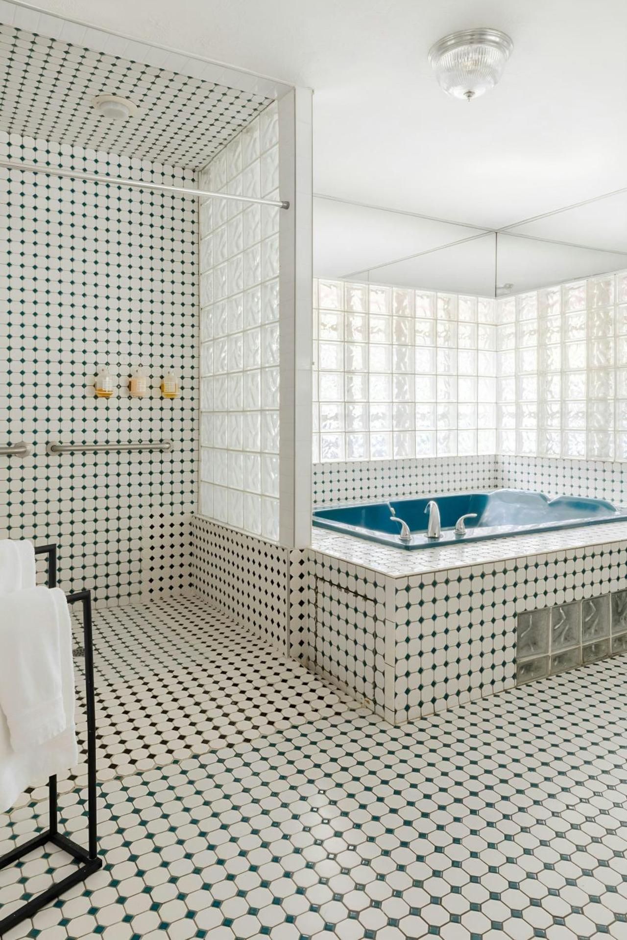 Queen Room with Sofa Bed - Mobility and Hearing Accessible with Roll-in Shower