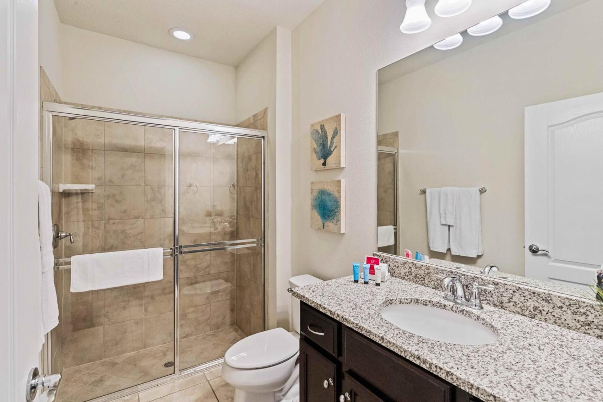 Townhome with Private Pool, BBQ & FREE Waterpark! Five-Bedroom House