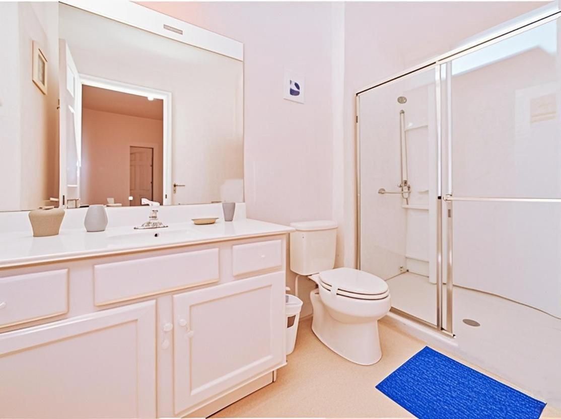 Queen Room with Pool View