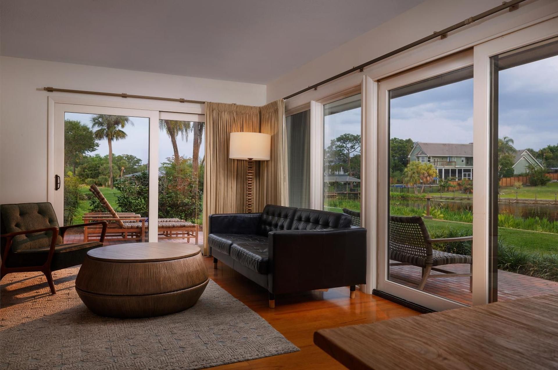 Bungalow - Water Front