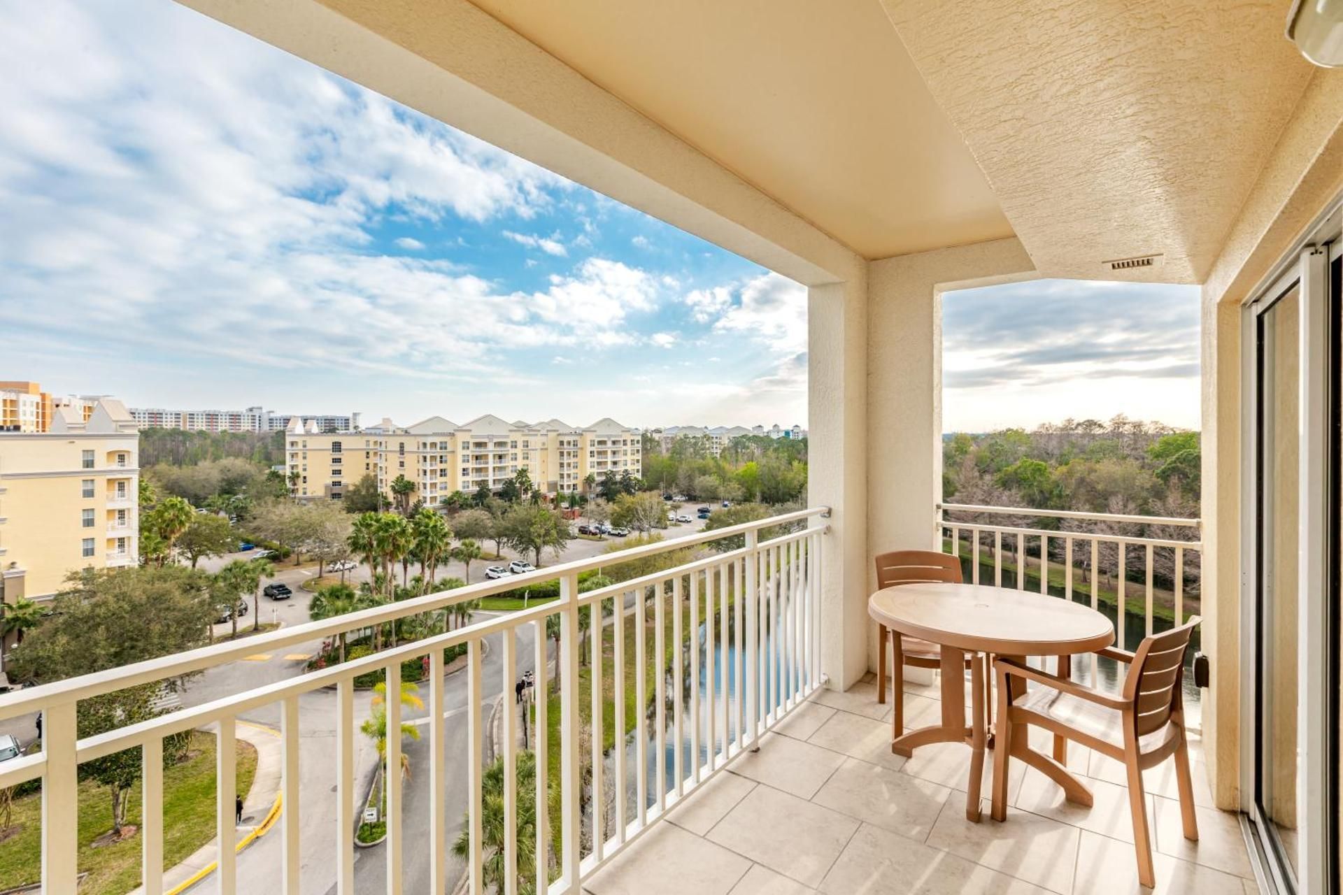 Deluxe King One Bedroom Suite, Kitchenette