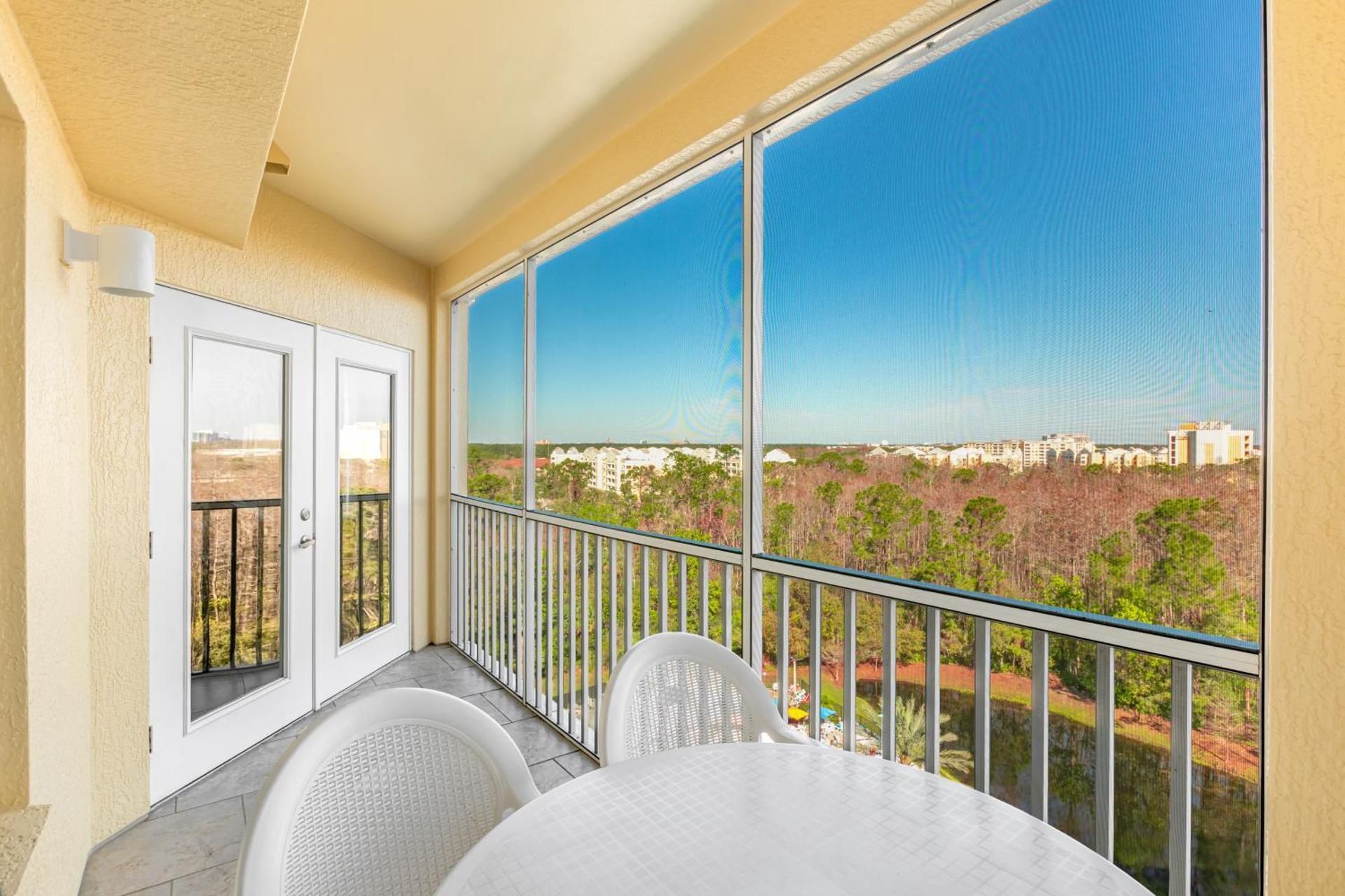 King Suite with Pool View