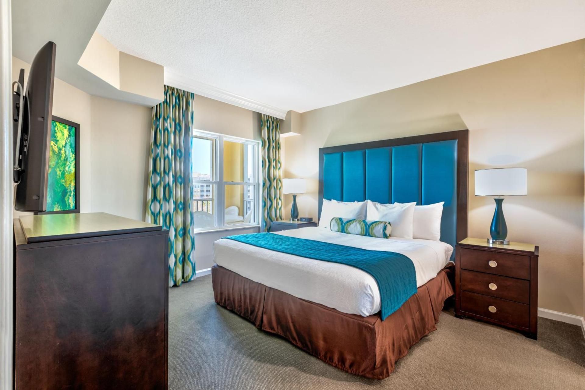 King Suite with Pool View