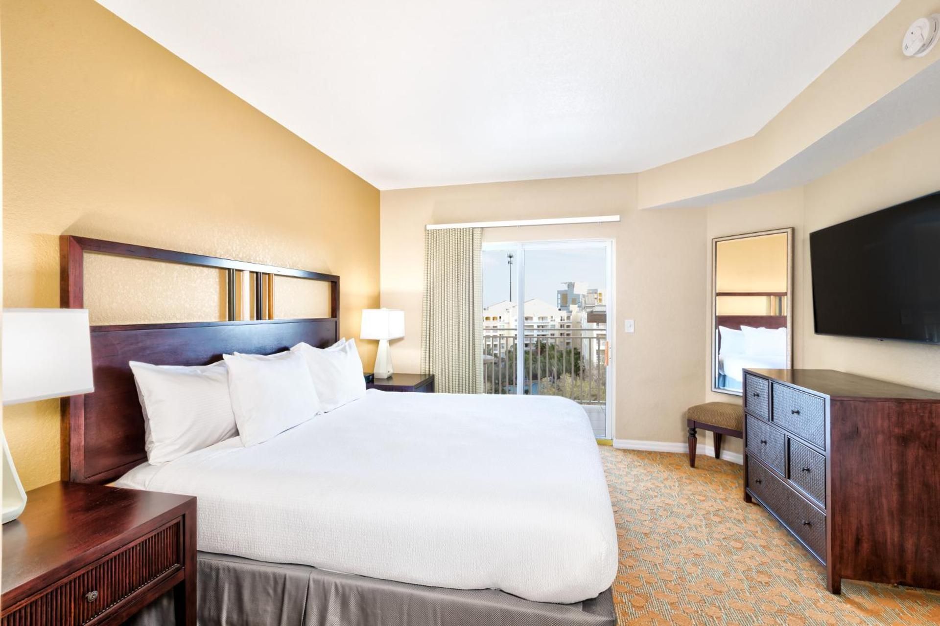 Deluxe King One Bedroom Suite, Kitchen