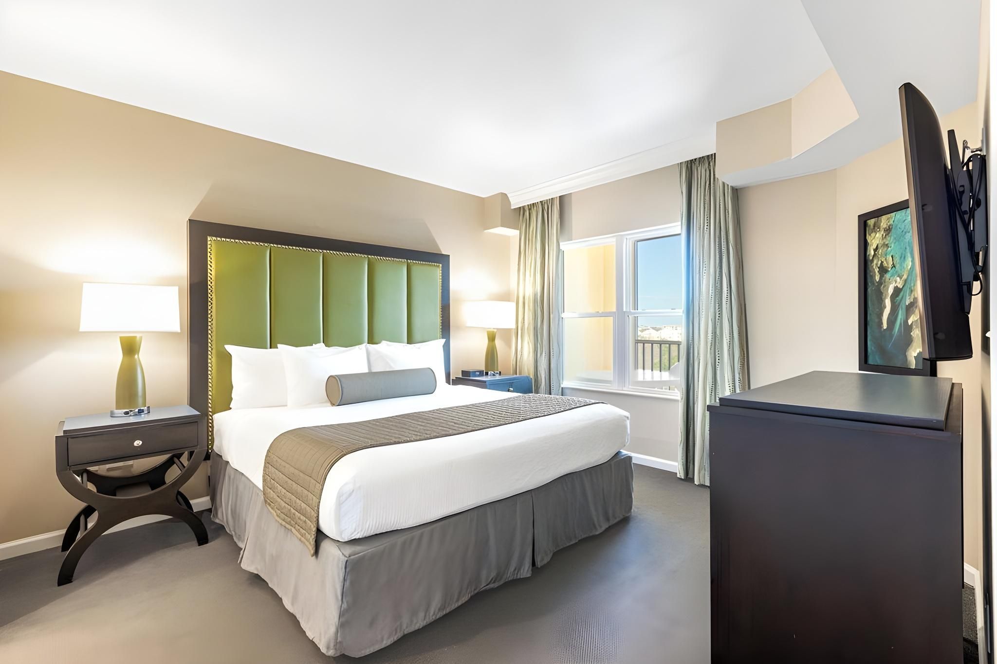 One Bedroom Suite, Fireworks View, Kitchen