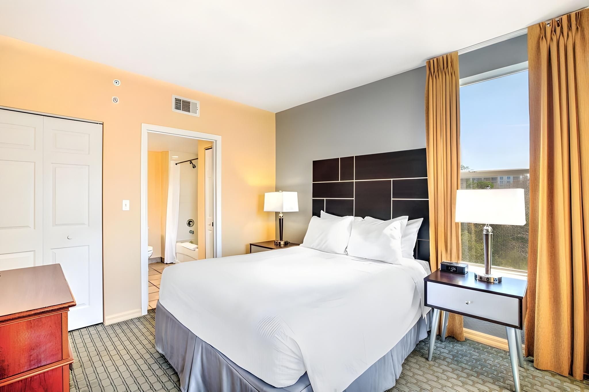 Deluxe King One Bedroom Suite, Nature View