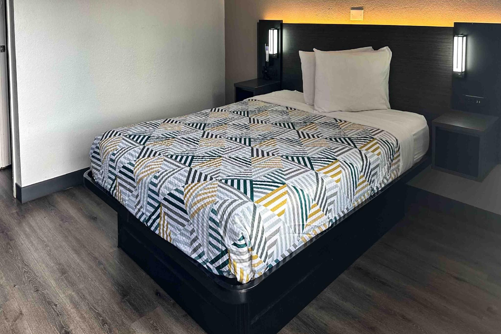 2 Full Beds Accessible with Kitchenette Non-Smoking