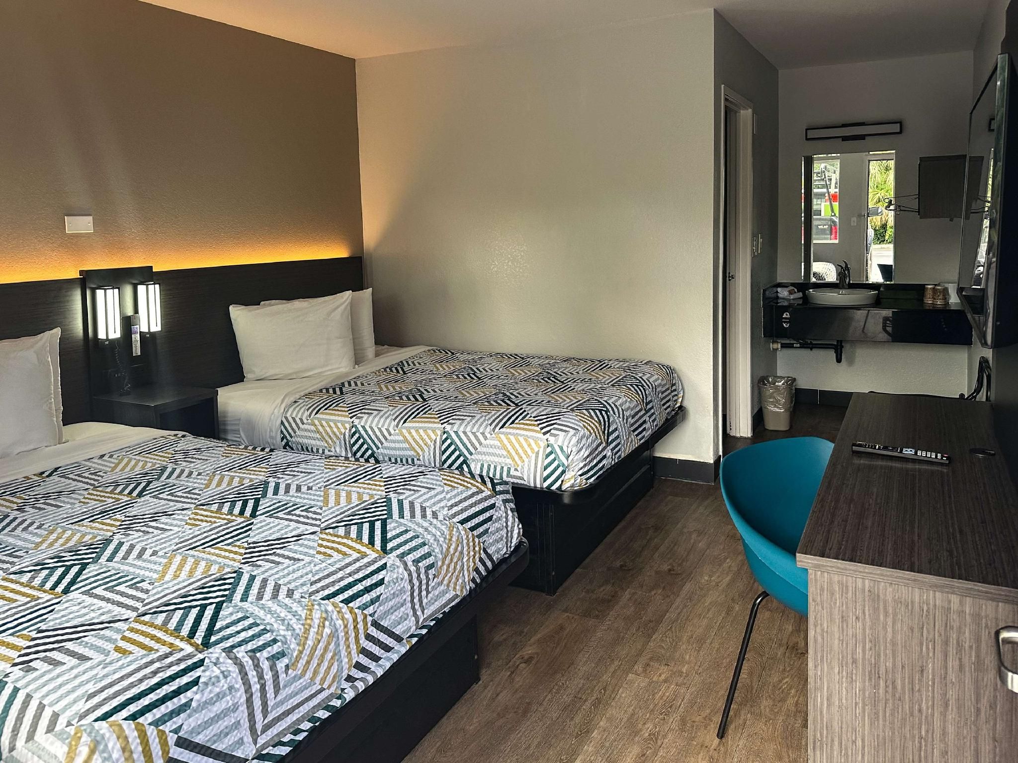 2 Queen Beds