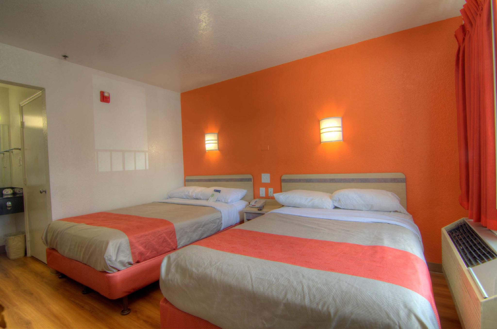 2 Full Beds | Micfridge