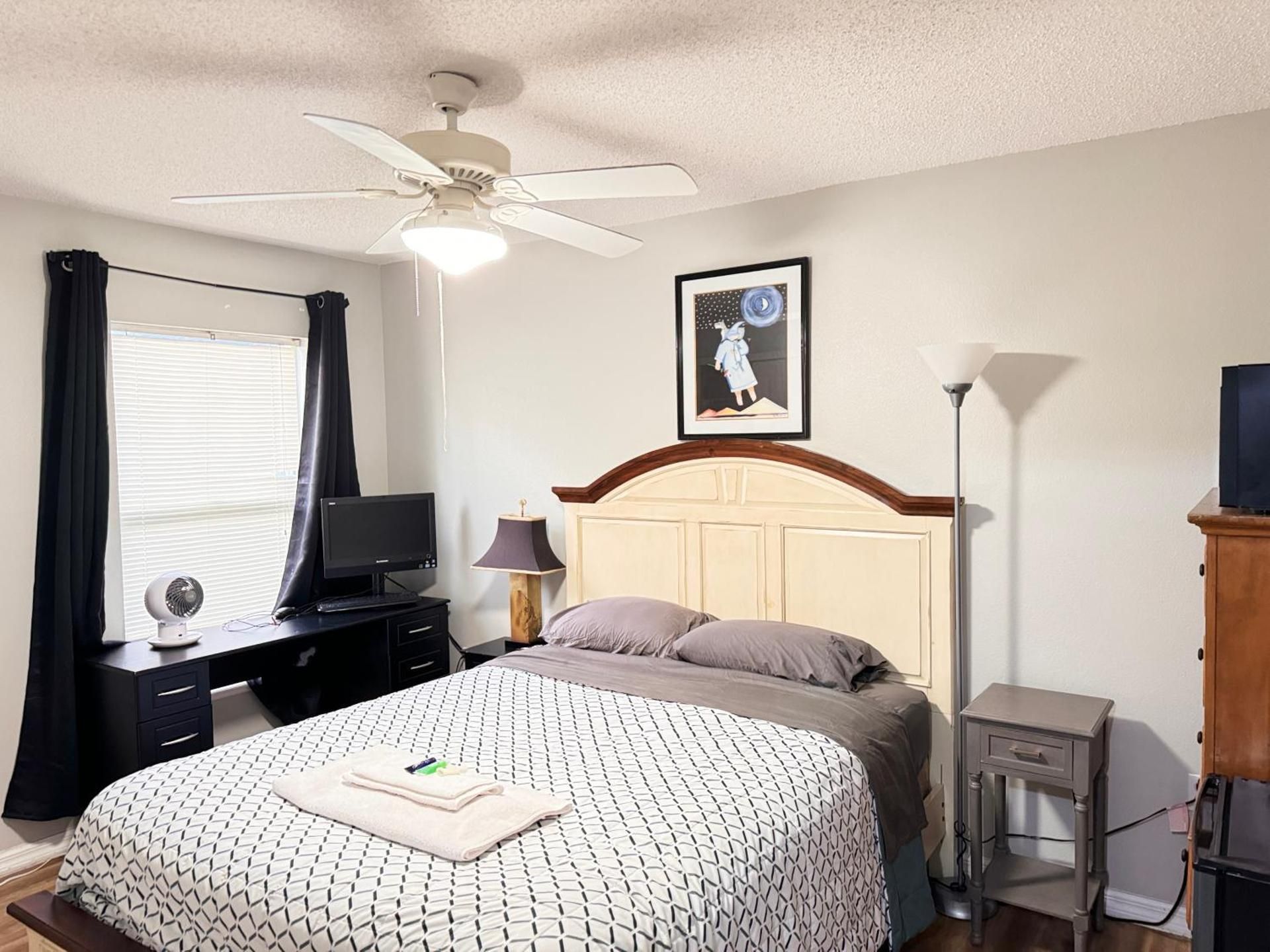 Standard Queen Room