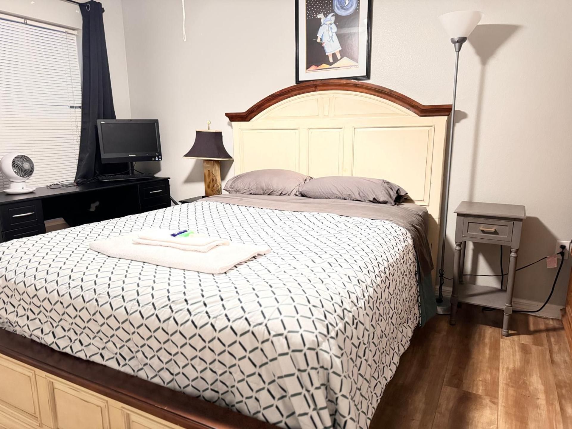 Standard Queen Room