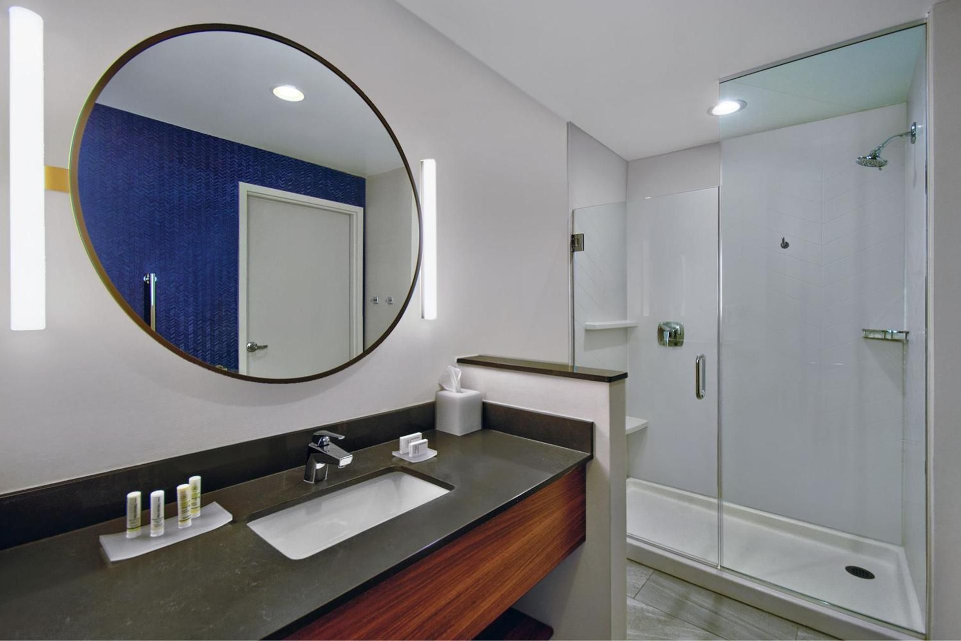 Queen Room with Two Queen Beds - Hearing Accessible
