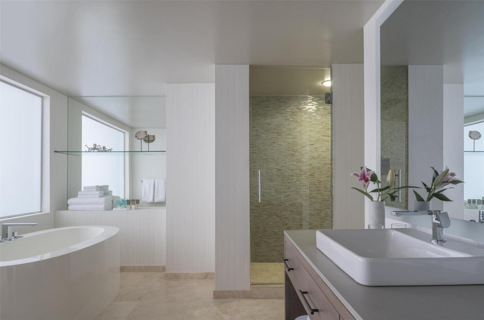 Bi-Level Suite