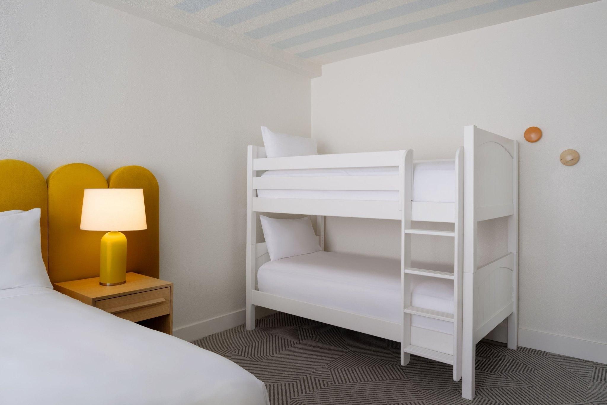 Guest room, 1 King, Alternate: bunk beds, Pool view, Balcony