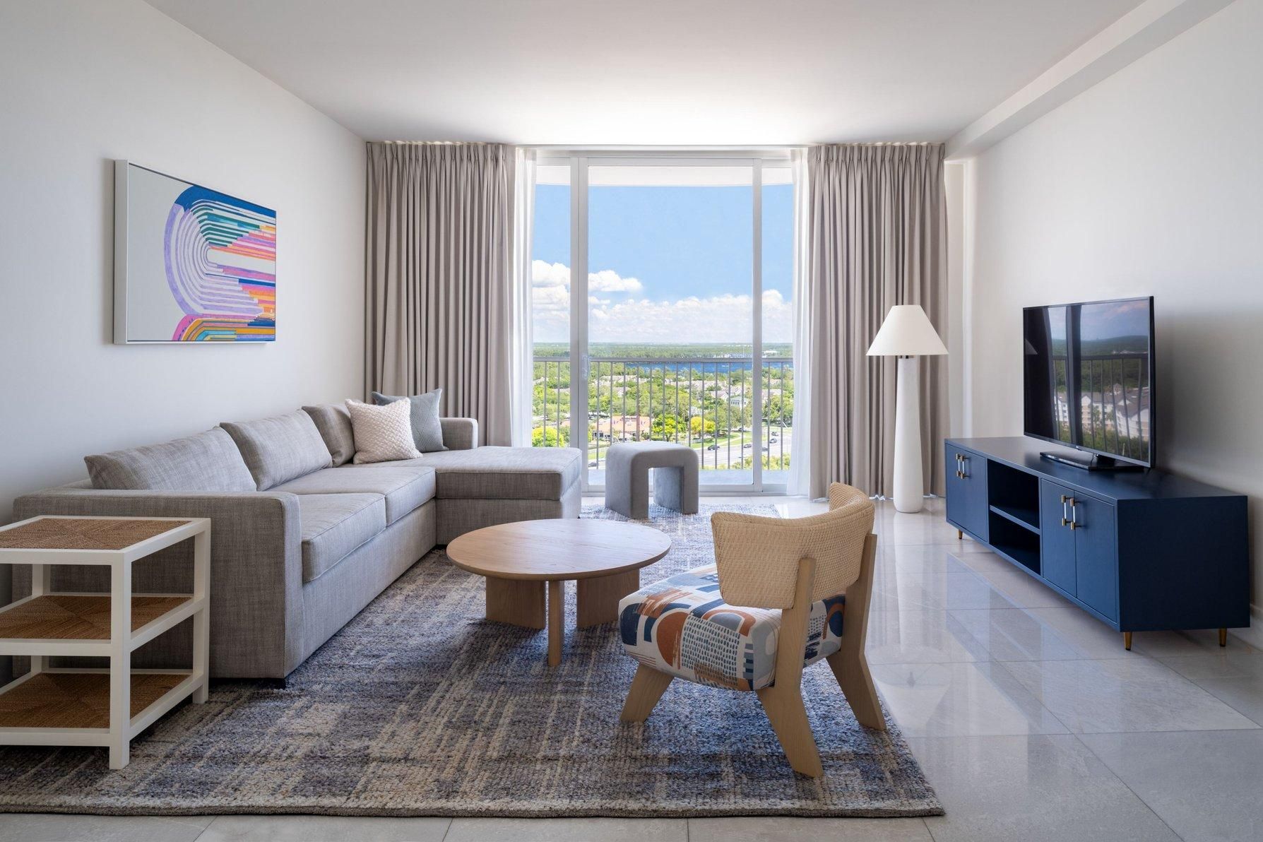 Family Suite With Kitchen, 2 Bedroom Suite, Bedroom 1: 1 King, Bedroom 2: 2 Twin, City View