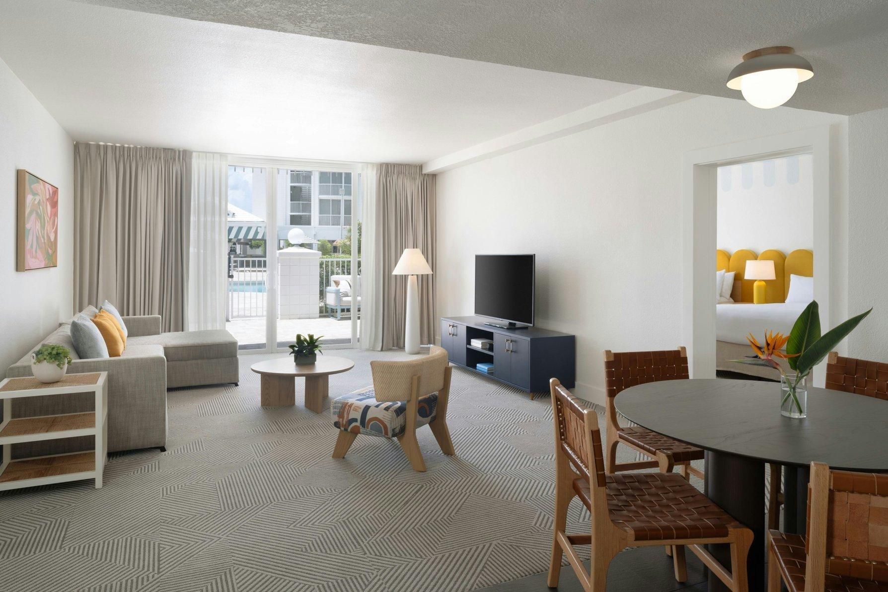 Executive Suite, 2 Queen, Sofa bed, Pool view, Balcony
