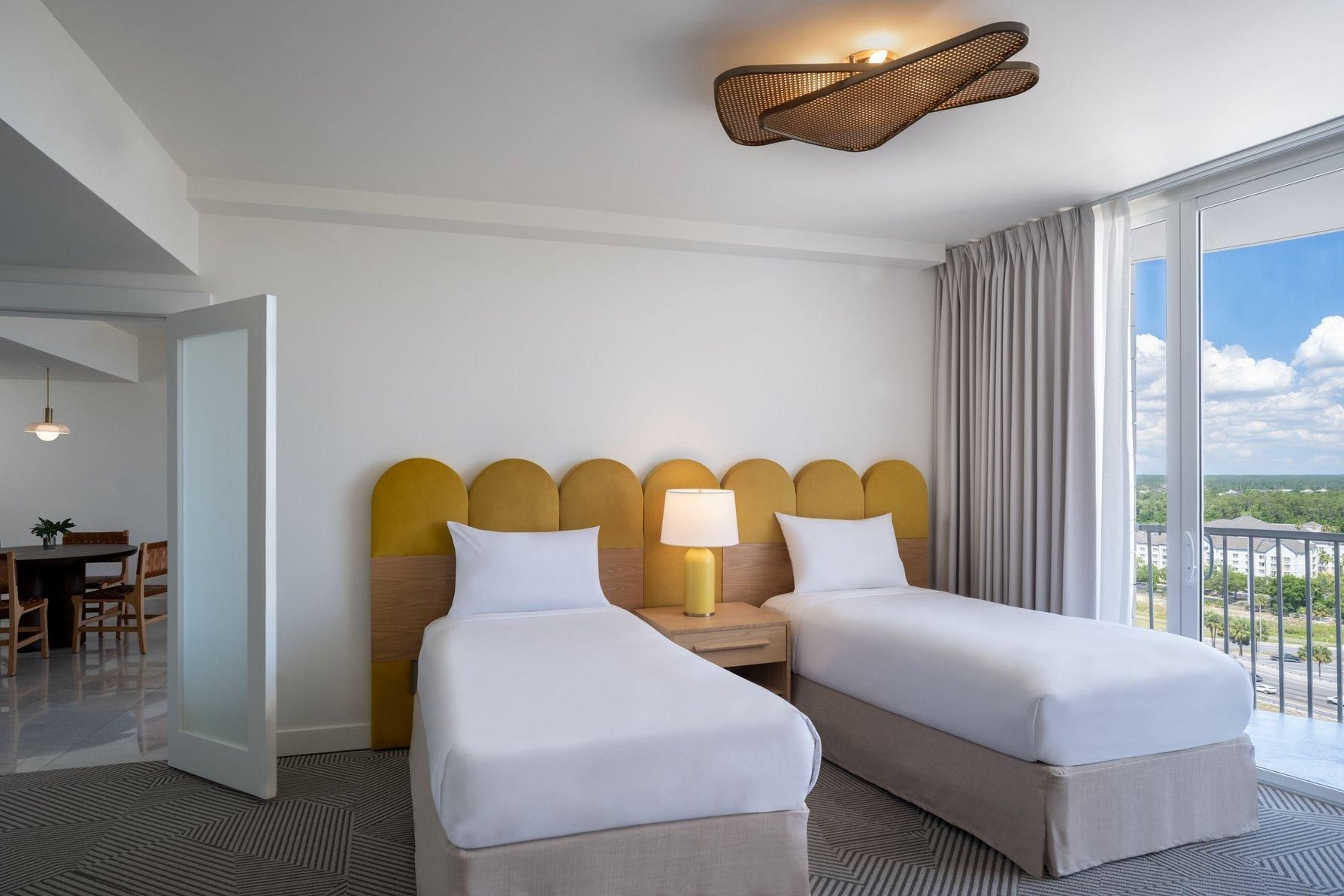 Family Suite With Kitchen, 2 Bedroom Suite, Bedroom 1: 1 King, Bedroom 2: 2 Twin, City View