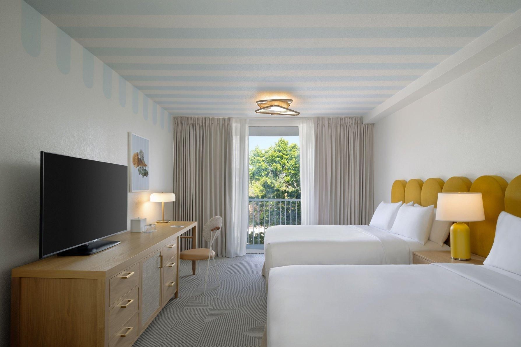 Executive Suite, 2 Queen, Sofa bed, Pool view, Balcony