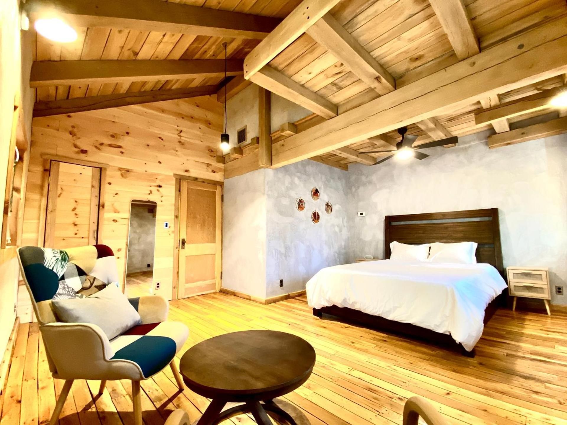 Quadruple Room with Private Bathroom