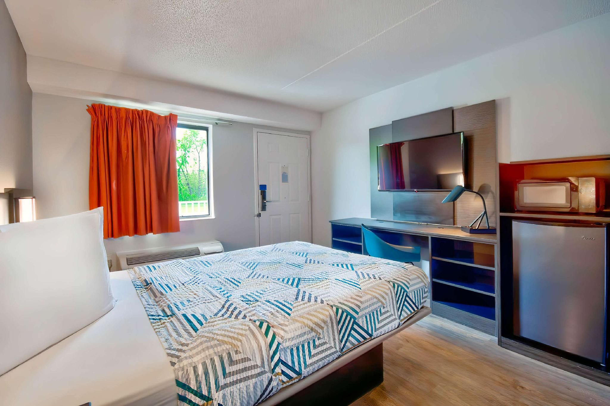 1 King Bed | ADA/RI Shower/Premium/Micfridge
