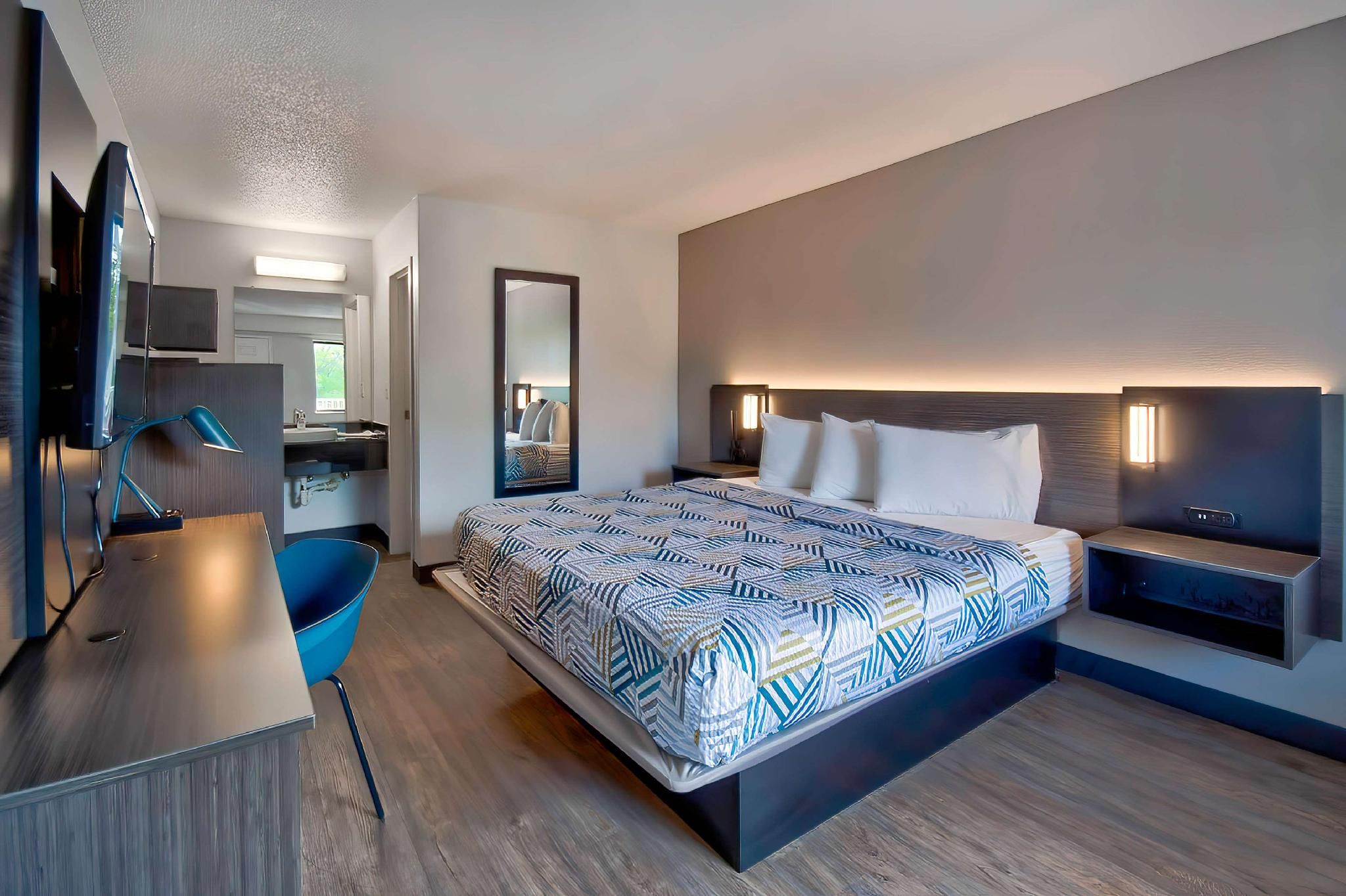 1 King Bed | Premium, Micfridge