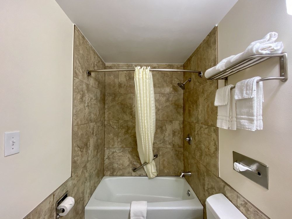 Roswell Inn Standard 2 Queen Pillow top Beds 6