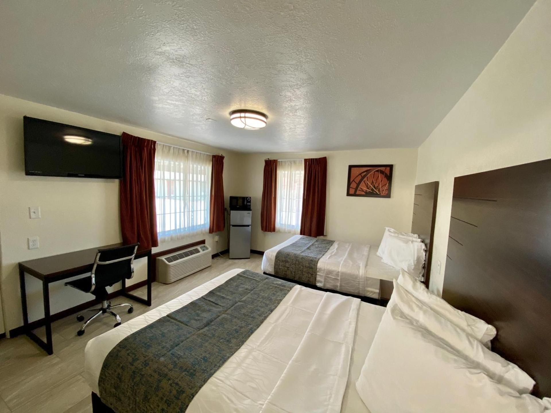 Queen Room with Two Queen Beds - Non-Smoking