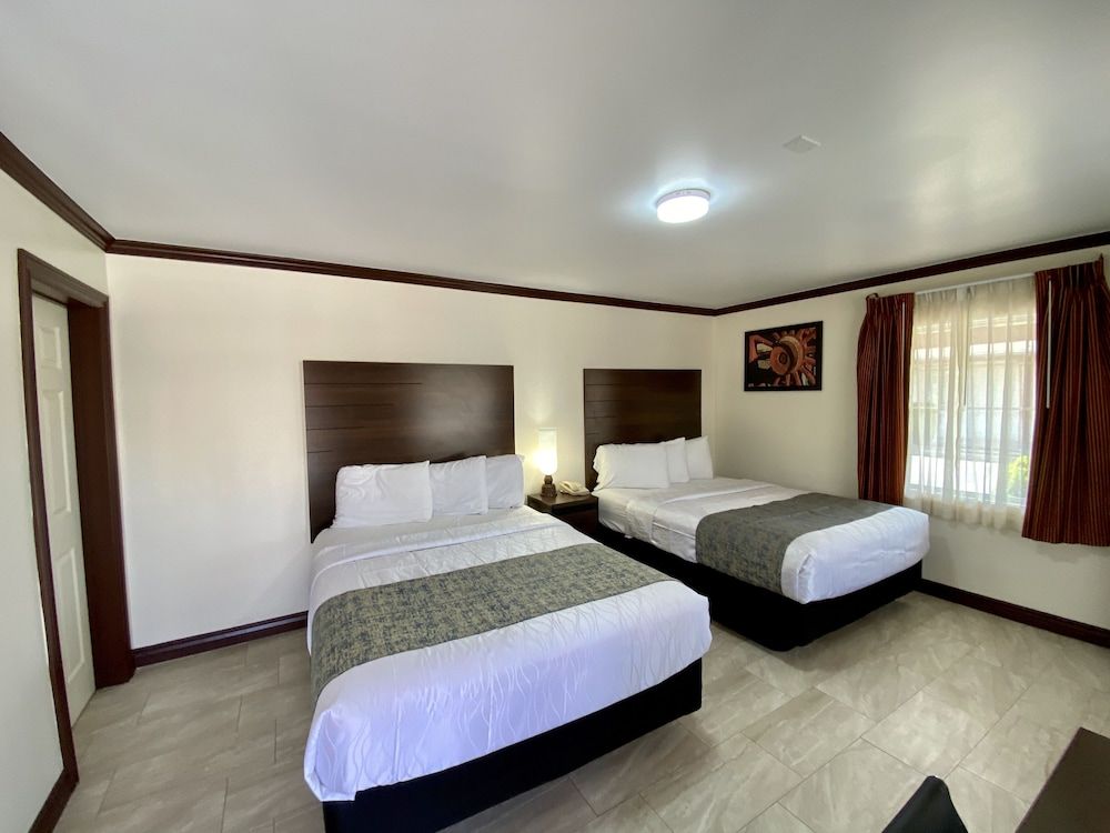 Roswell Inn Standard 2 Queen Pillow top Beds 2