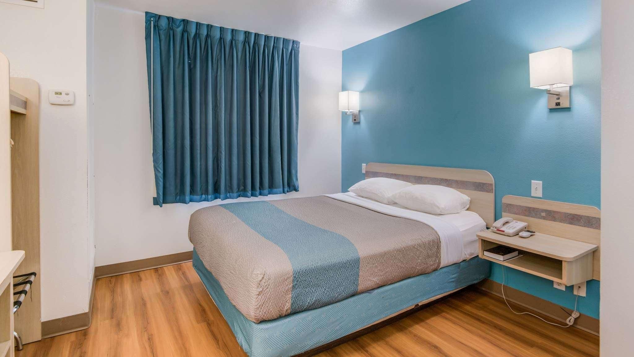 1 Queen Bed | Mobility Accessible Tub Nsmk