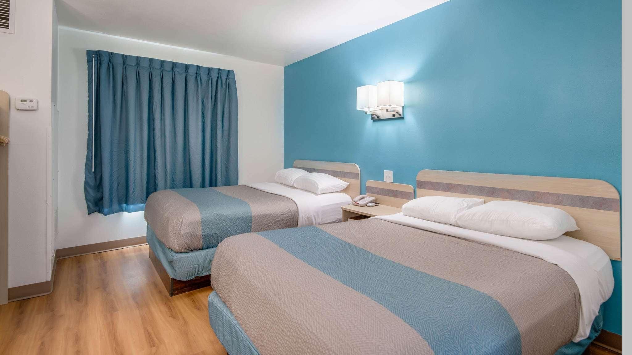 2 Queen Beds | Non-Smoking