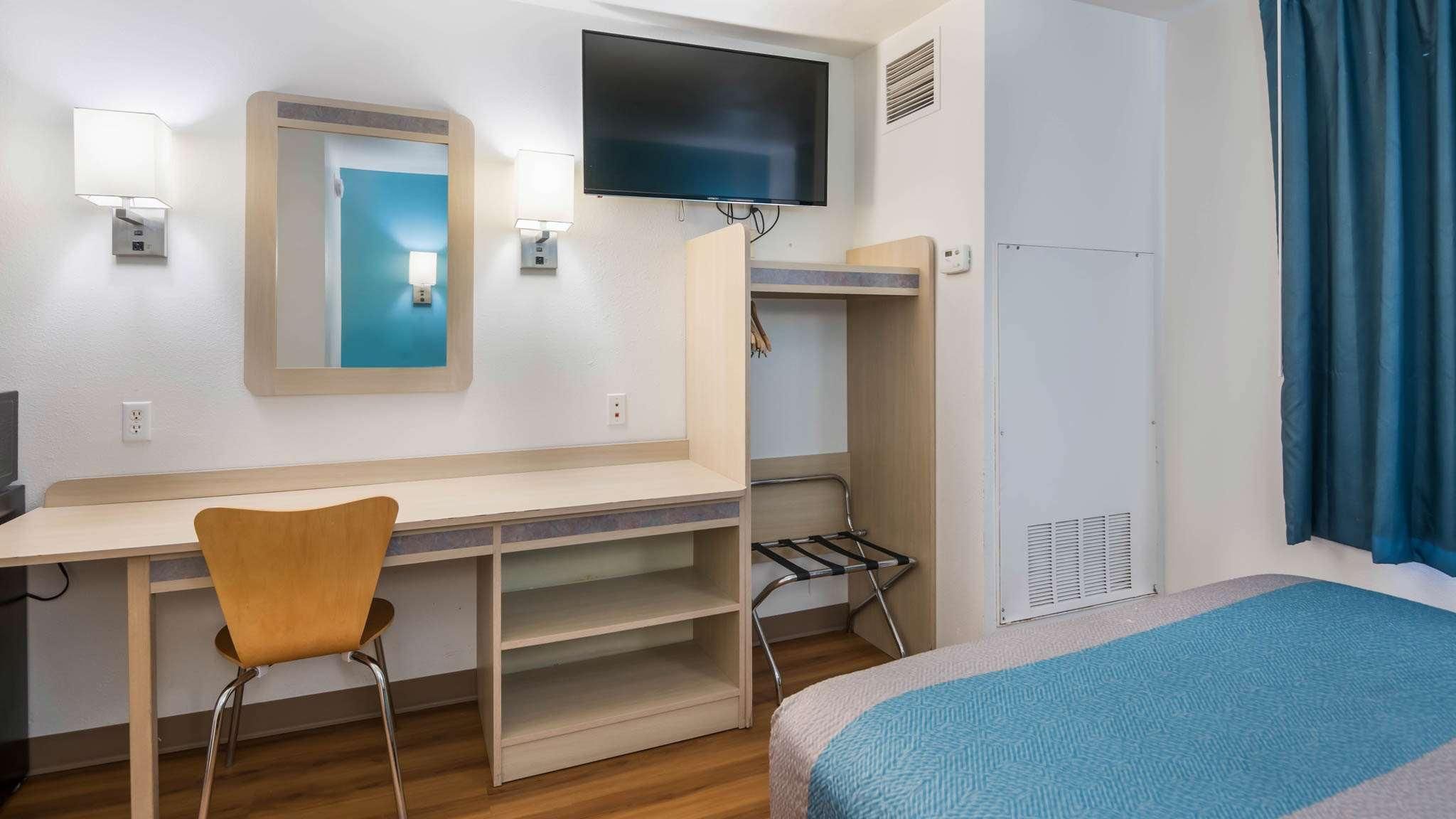 1 Queen Bed | Mobility Accessible Tub Nsmk